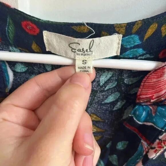 Easel Floral Tank Small - Picture 2 of 3